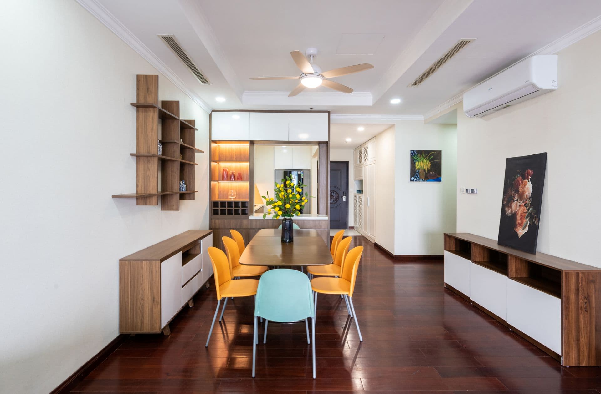 Cho thuê Homestay Royal City 2 Phòng Ngủ